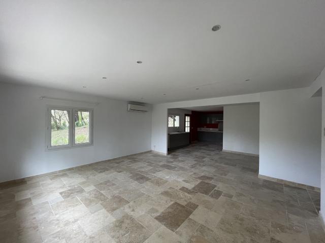 Maison 3 pièces, 106 m² à louer à La Roque d'Anthéron 13640