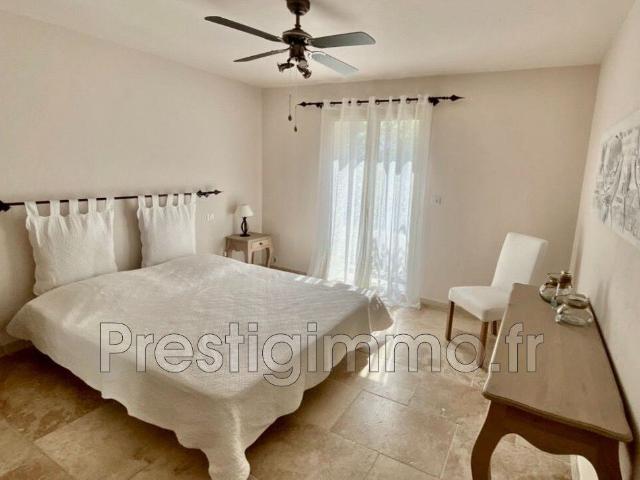 Maison 3 pièces, 107 m² à louer à Roquefort les Pins 06330