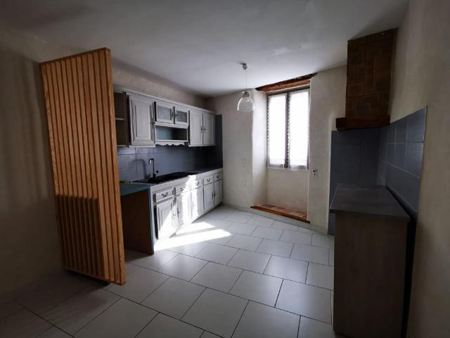 Maison 3 pièces, 109 m² à louer à Les Angles 30133