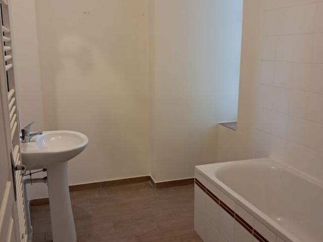 Maison 3 pièces, 100 m² à louer à Cheffes 49125