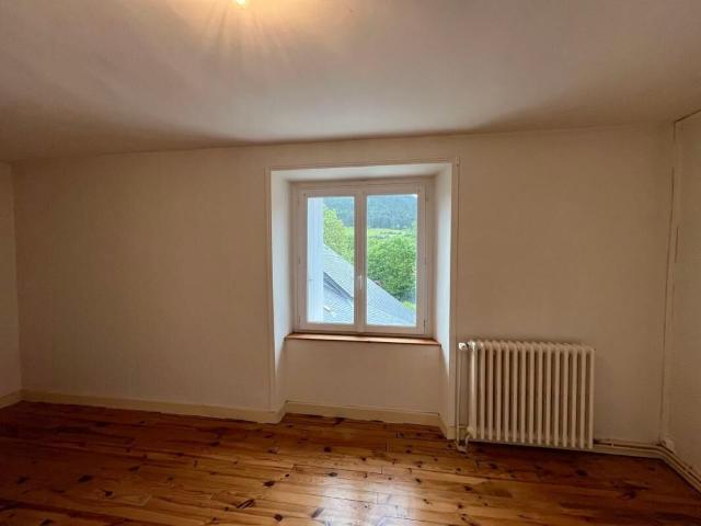 Maison 3 pièces, 100 m² à louer à Esclanèdes 48230