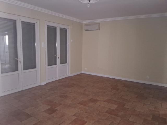 Maison 3 pièces, 114 m² à louer à Feugarolles 47230