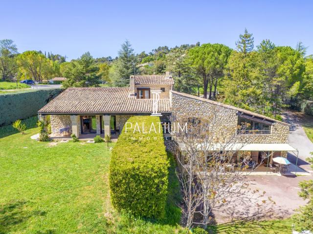 Maison 8 pièces 250 m²