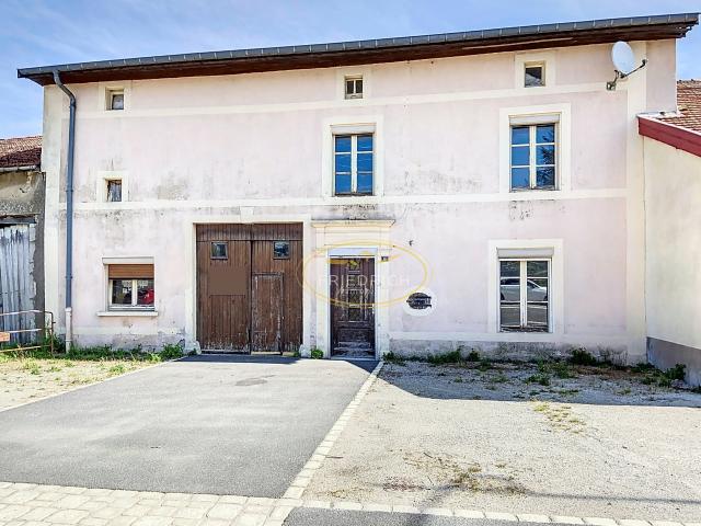 Maison 3 pièces 380 m²