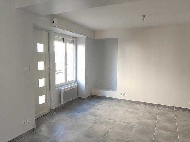 Maison 3 pièces, 45 m² à louer à Escassefort 47350