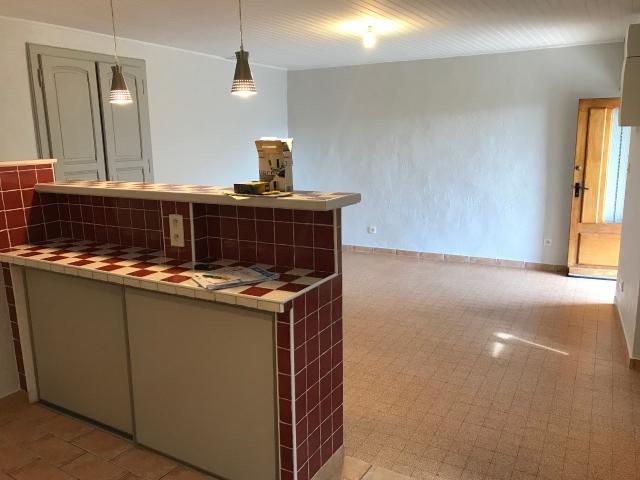 Maison 3 pièces, 54 m² à louer à Vesseaux 07200