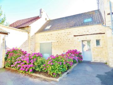 Maison 3 pièces, 57,77 m2 habitables et, 69,52 m2 au sol, terrasse, 2 places parking.