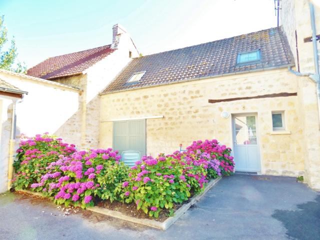 Maison 3 pièces, 57,77 m2 habitables et, 69,52 m2 au sol, terrasse, 2 places parking.