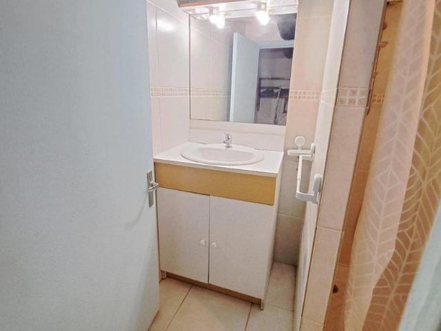 Maison 3 pièces, 58 m² à louer à Roujan 34320