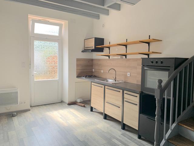 Maison 3 pièces, 60 m² à louer à Berson 33390