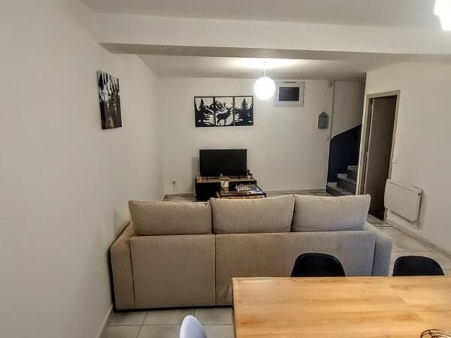Maison 3 pièces, 61 m² à louer à Oraison 04700
