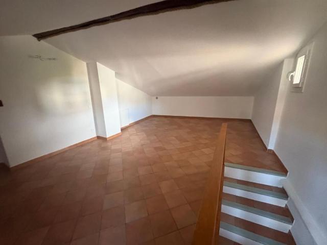 Maison 3 pièces, 61 m² à louer à Valensole 04210