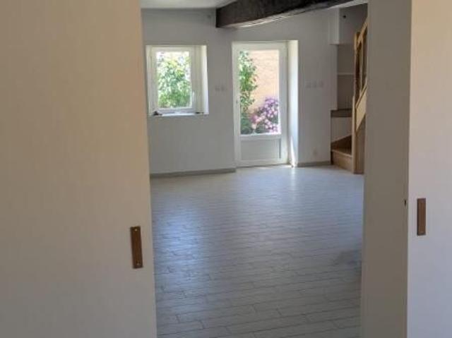 Maison 3 pièces, 71 m² à louer à Chasnay 58350