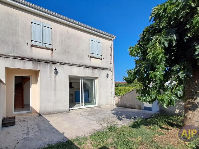 Maison 3 pièces, 71 m² à louer à Pérignac 17800