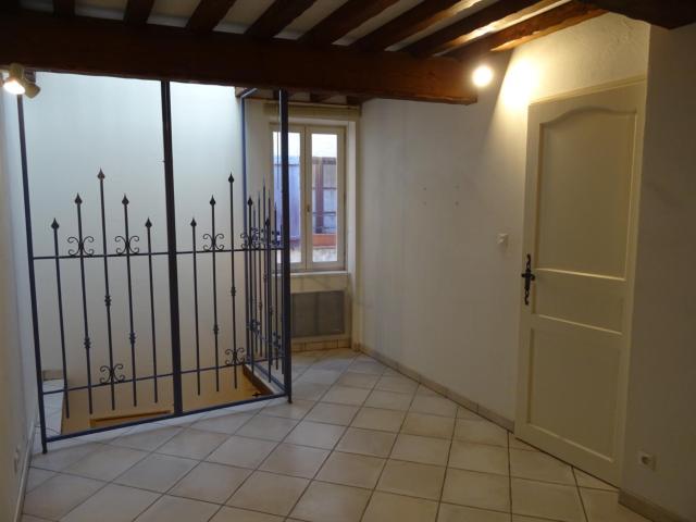 Maison 3 pièces, 76 m² à louer à Callian 83440