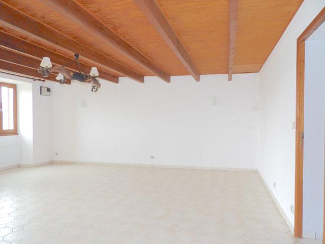 Maison 3 pièces, 76 m² à louer à Saint Christoly de Blaye 33920