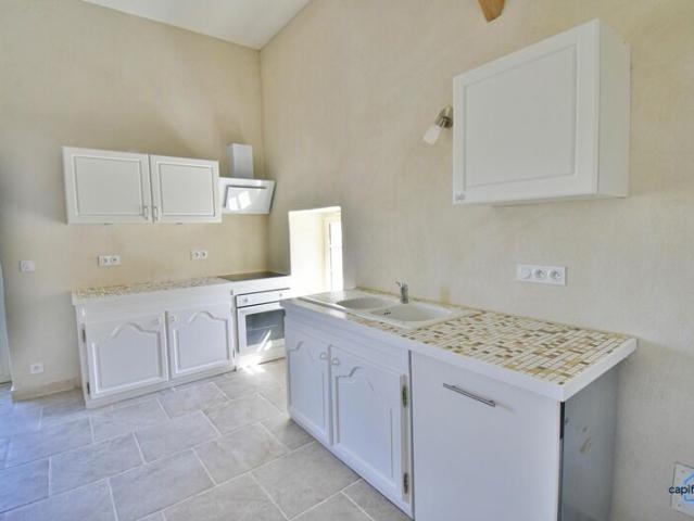 Maison 3 pièces, 77 m² à louer à Écueillé 36240