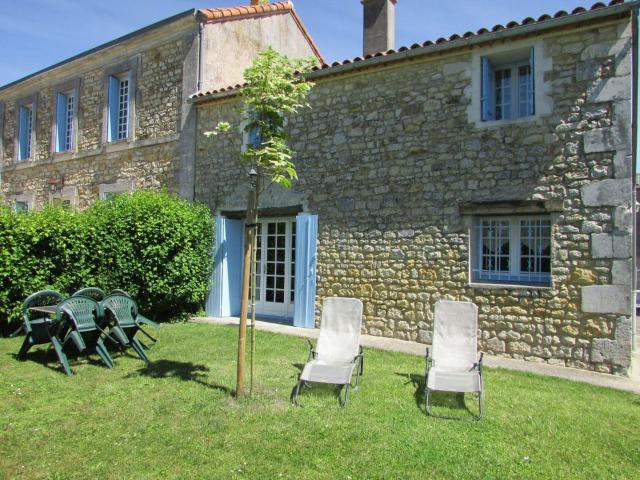 Maison 3 pièces, 77 m² à louer à Le Gua 17600