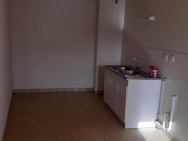 Maison 3 pièces, 78 m² à louer à Sainte Catherine de Fierbois 37800