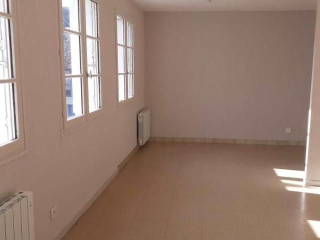 Maison 3 pièces, 78 m² à louer à Sainte Catherine de Fierbois 37800