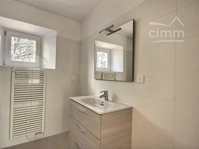 Maison 3 pièces, 79 m² à louer à Le Teil 07400