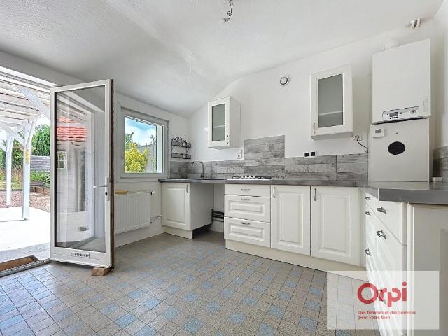 Maison 3 pièces, 80 m² à louer à Commentry 03600