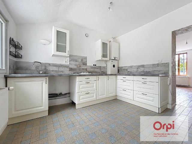Maison 3 pièces, 80 m² à louer à Commentry 03600