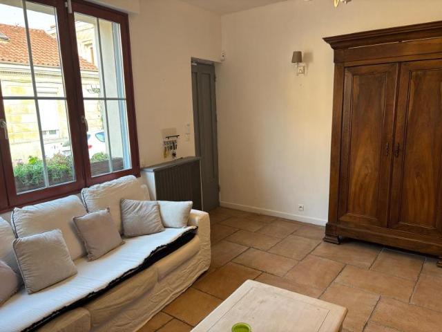 Maison 3 pièces, 82 m² à louer à Bordeaux 33000