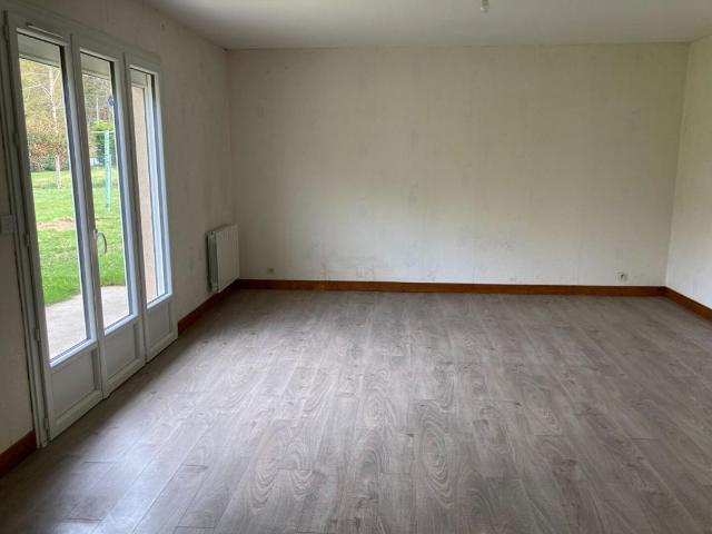 Maison 3 pièces, 86 m² à louer à Chaptelat 87270