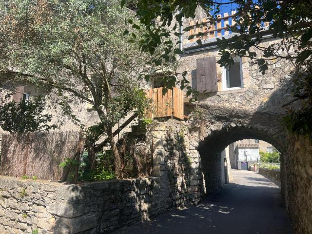 Maison 3 pièces, 86 m² à louer à Baix 07210