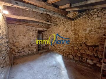 Maison 3 pièces, 88 m² à louer à Lhommaizé 86410