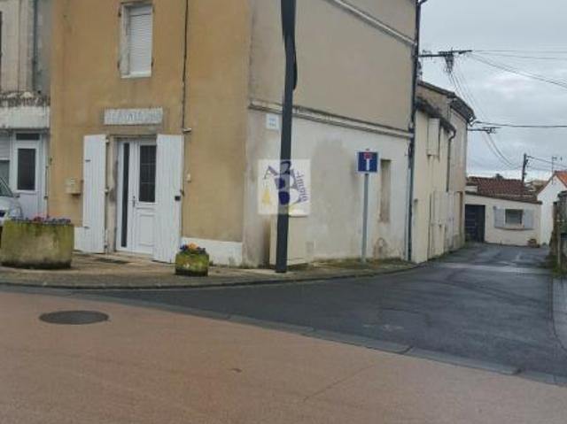 Maison 3 pièces, 88 m² à louer à Saint Michel 16470
