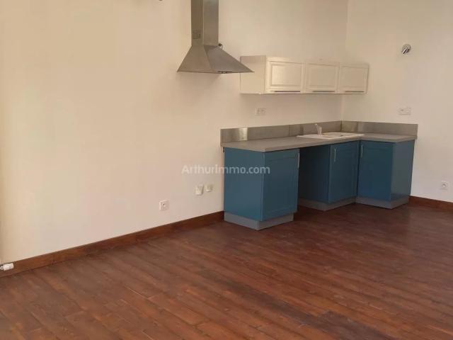 Maison 3 pièces, 89 m² à louer à Mézel 04270