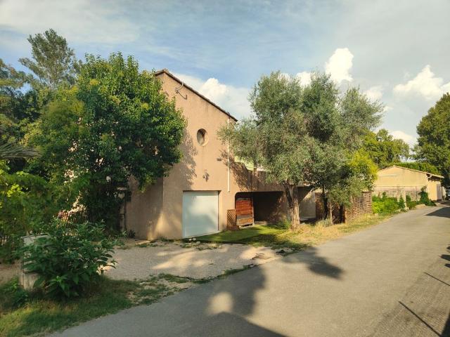 Maison 3 pièces, 90 m² à louer à Avignon 84000