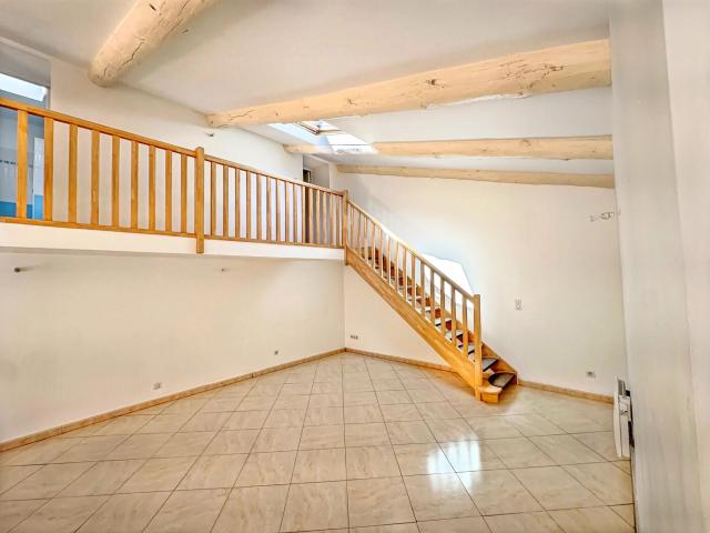 Maison 3 pièces, 91 m² à louer à Lambesc 13410