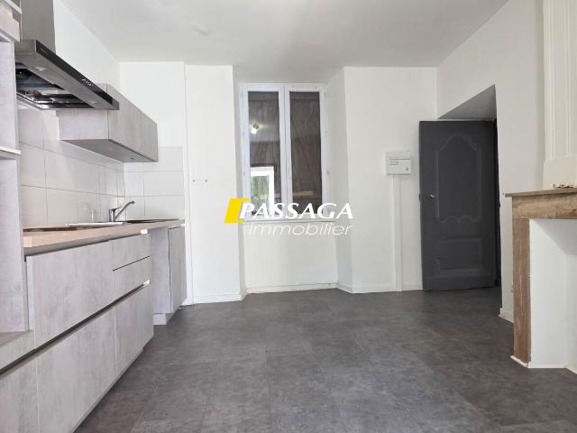 Maison 3 pièces, 92 m² à louer à Calmont 12450