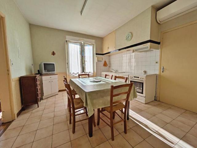 Maison 3 pièces / 93 m² / 85 000 EUR / SAINT SALVY DE LA BALME