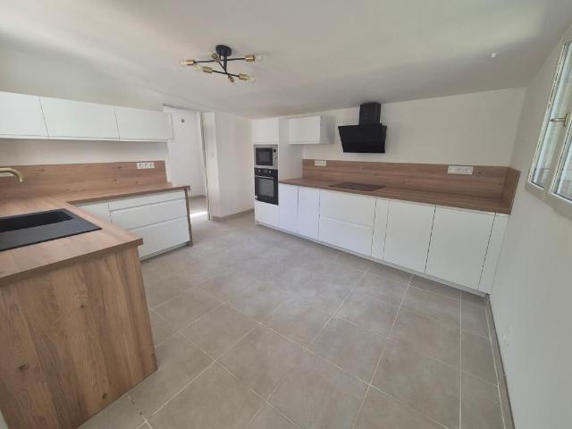 Maison 3 pièces, 93 m² à louer à Salon de Provence 13300