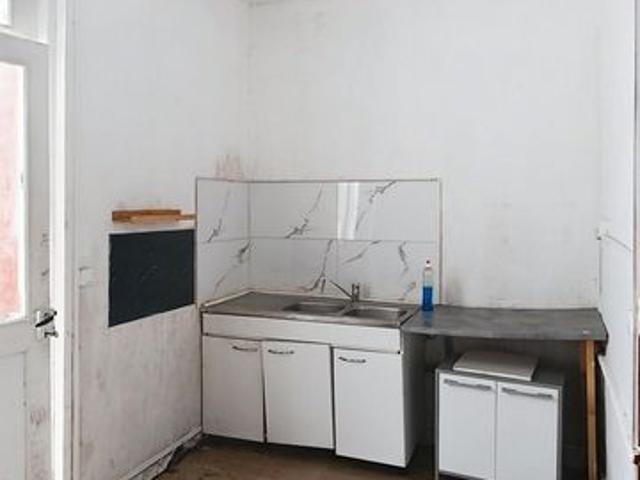 Maison 3 pièces à rénover – 2 chambres – Jardin – Proche commerces