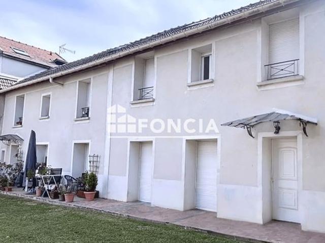 Maison 3 pièces avec terrasse, 93 m² au sol, 2 stationnements, à 4 km de la gare de La Ferté sous Jouarre