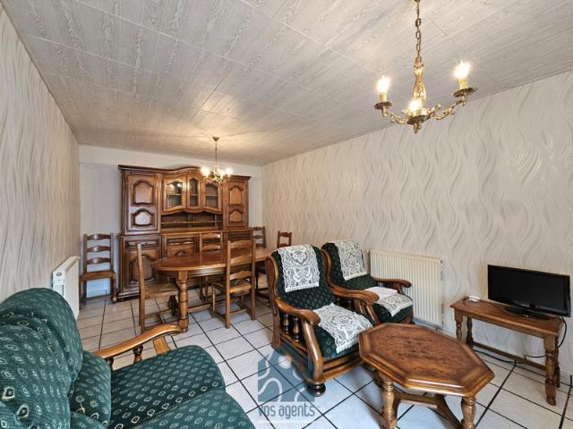 Maison 3 pièces avec garage, cour et grenier