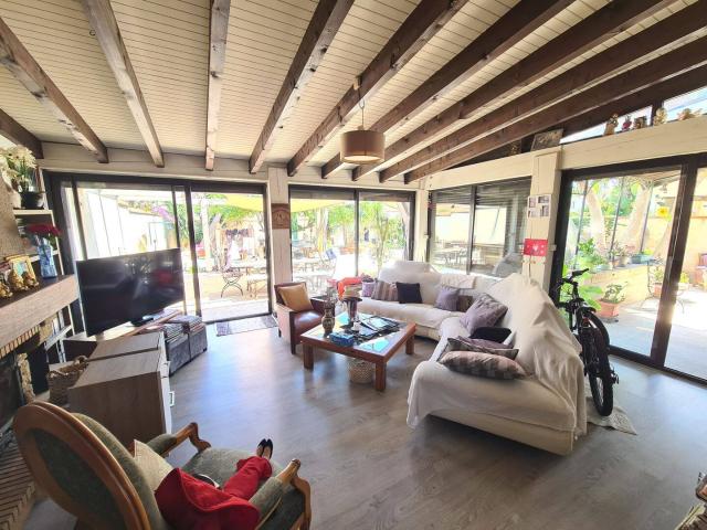 Maison 3 pièces de 115 m2 avec PISCINE sur terrain de 500 m2