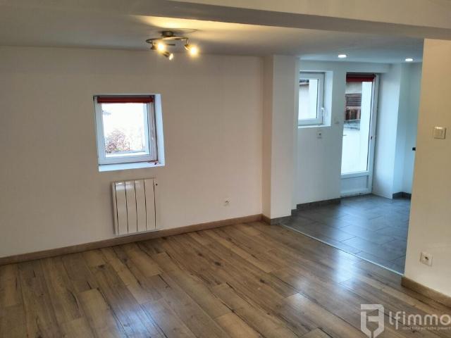 Maison 3 pièces de 62m2 avec une cour