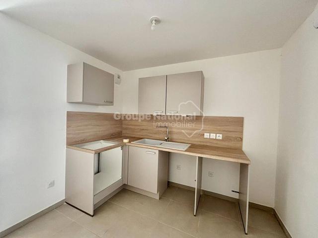 Maison 3 pièces de 64.10 m2 avec jardinet, à Saint Etienne Du G