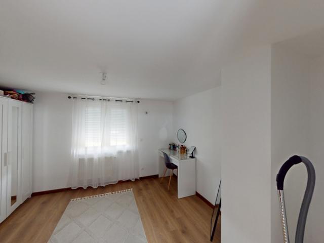 Maison 3 pièces de 76 m2 avec terrasse, cour et cave