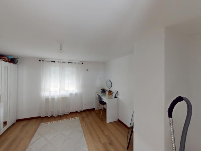 Maison 3 pièces de 76 m2 avec terrasse, cour et cave
