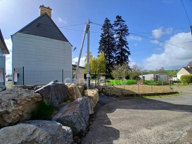 Maison 3 pièces en pierre à restaurer LA GRAVERIE 14350