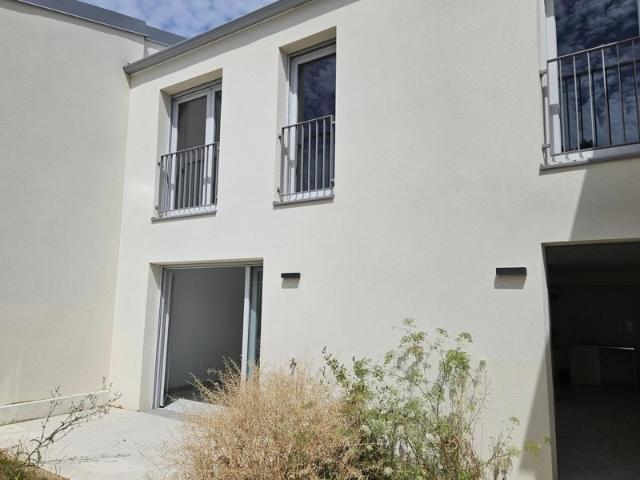 MAISON 3 PIECES TRAVERSANTE EST OUEST 281M2 DE TERRAIN