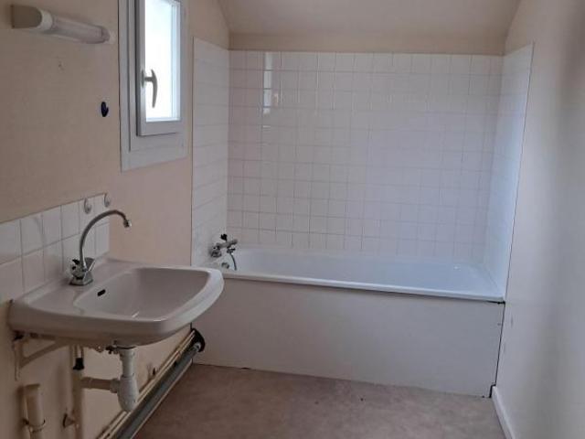 Maison 3 pièces YZEURES SUR CREUSE