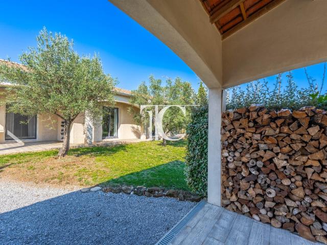 Maison 104 M² Sur 1 600 M² De Jardin, À Pied Du Centre Des V. 104m² Les Vans
